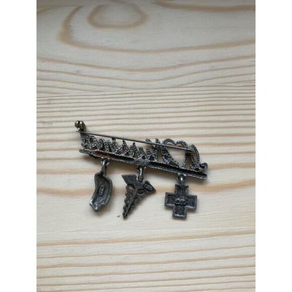 Vintage signed JJ Nursing Brooch Medical Charms Dangling I Heart Love Nursing - Picture 2 of 5